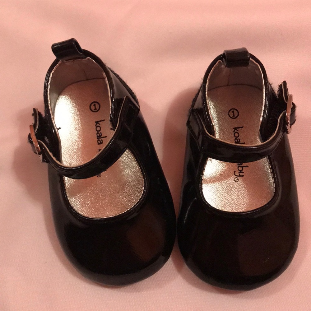 Black dress shoes